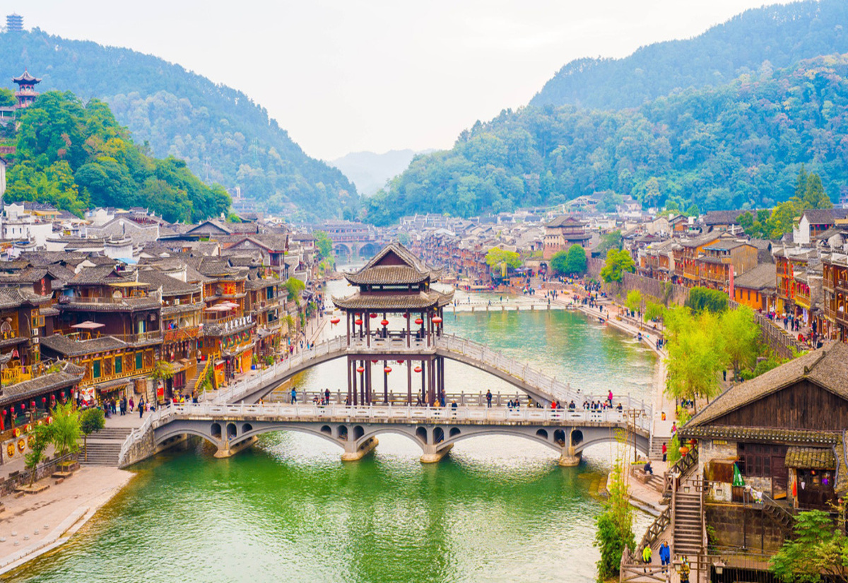 HÀ NỘI – TRƯƠNG GIA GIỚI - PHƯỢNG HOÀNG CỔ TRẤN –  MIÊU TRẠI MẶC NHUNG - THIÊN MÔN SƠN (4N3Đ)